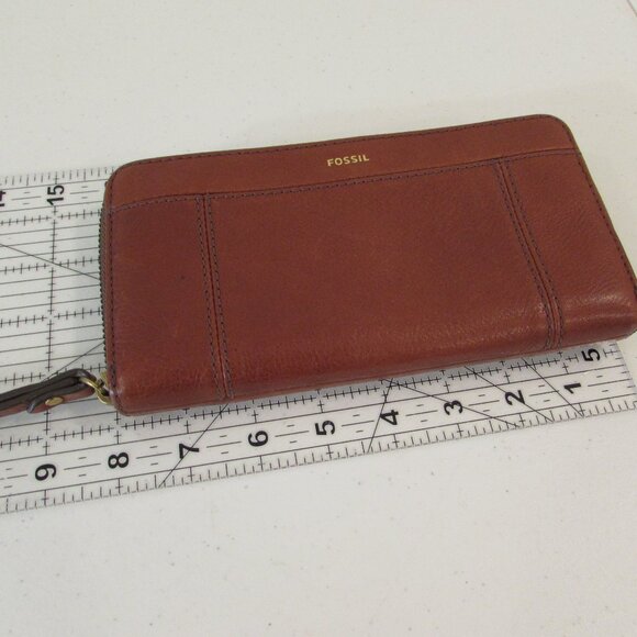 Fossil Medium Brown Jori Zip Clutch *FLAW* - Picture 13 of 15